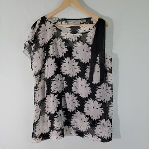 NEW Avenue Studio Womens Plus Sz Black/White Floral Blouse Sz 18/20 Short Sleeve